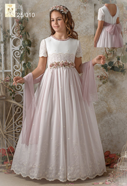vestido de comunión en manga corta y tul bordado con fondo rosa palo