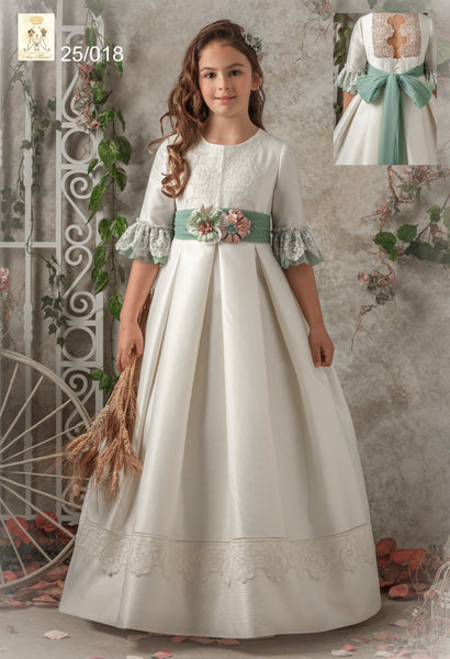 vestido en piqué italiano con falda de tablas y fajín con flores en tono verde aguamarina