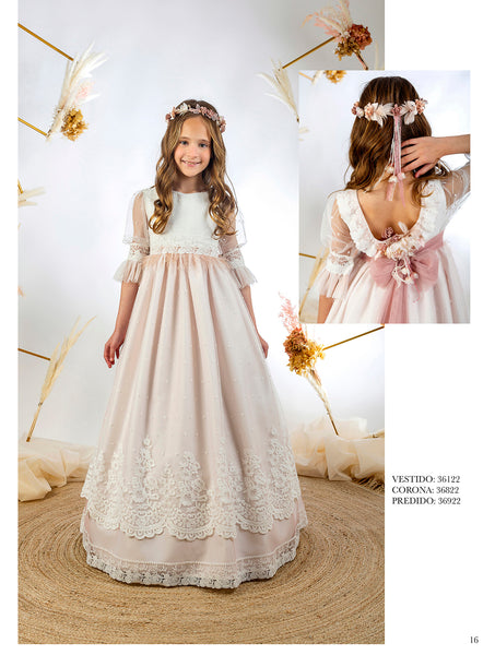 vestido de comunión romántico con manga al codo y escote trasero