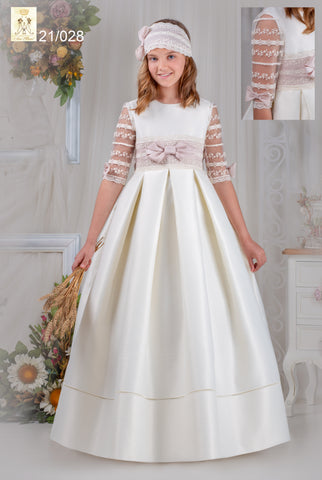 vestido clásico de comunión con falda lisa de tablas y manga francesa