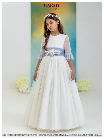 Vestido de comunión de falda lisa y cinturón azul celeste