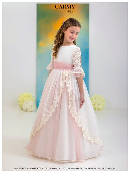 Vestido romántico de comunión con falda rosa y manga al codo de puntilla