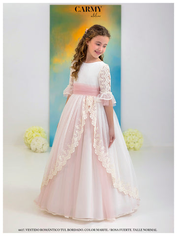 Vestido romántico de comunión con falda rosa y manga al codo de puntilla