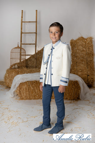 Traje de comunión de almirante con chaqueta blanca y pantalón azul
