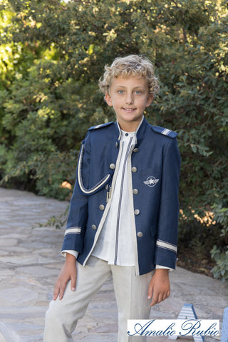 traje de almirante para comunión, con americana azul y pantalón beig