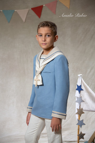 traje de comunión de marinero de lino con casaca celeste y pantalón blanco